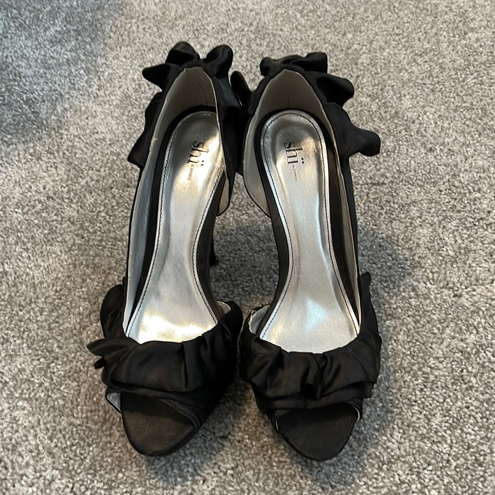 Black Ruffle Shi Heels